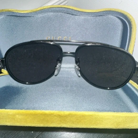Gucci Black Sunglasses - Picture 5 of 5